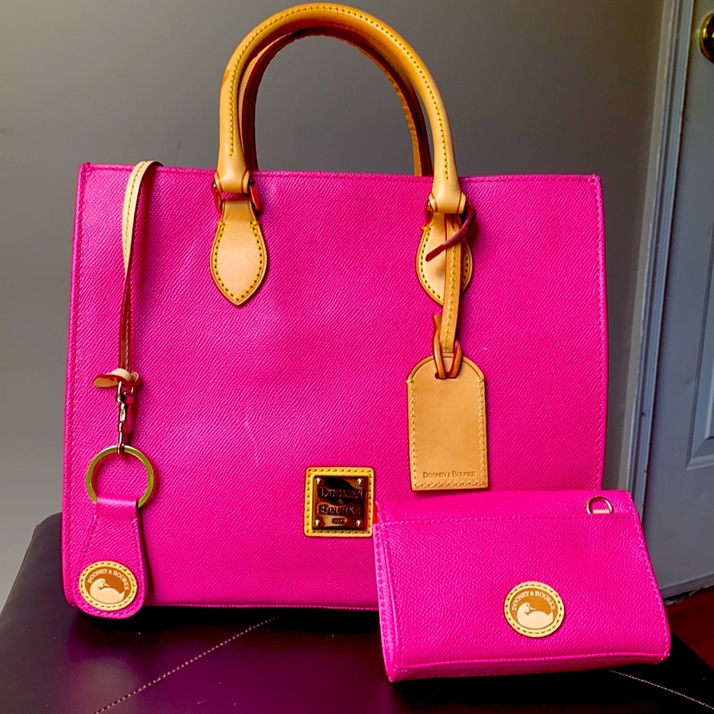 Dooney& Bourke leather tote bag w/key fob & wallet